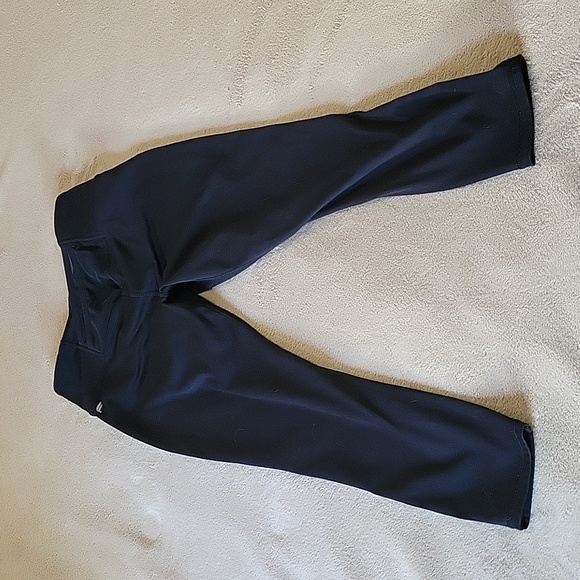 Fabletics Capri Leggings Size Md - Picture 2 of 3